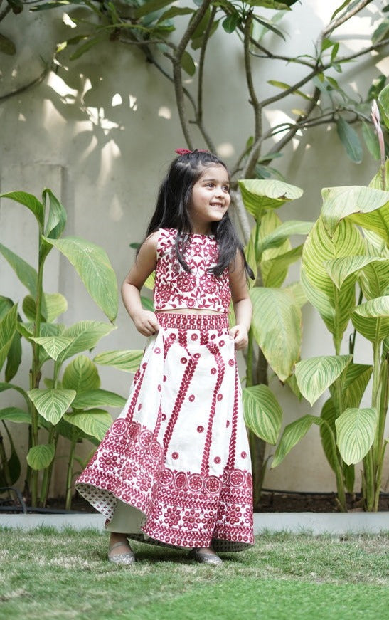 White and red mirrorwork lehanga with dupatta