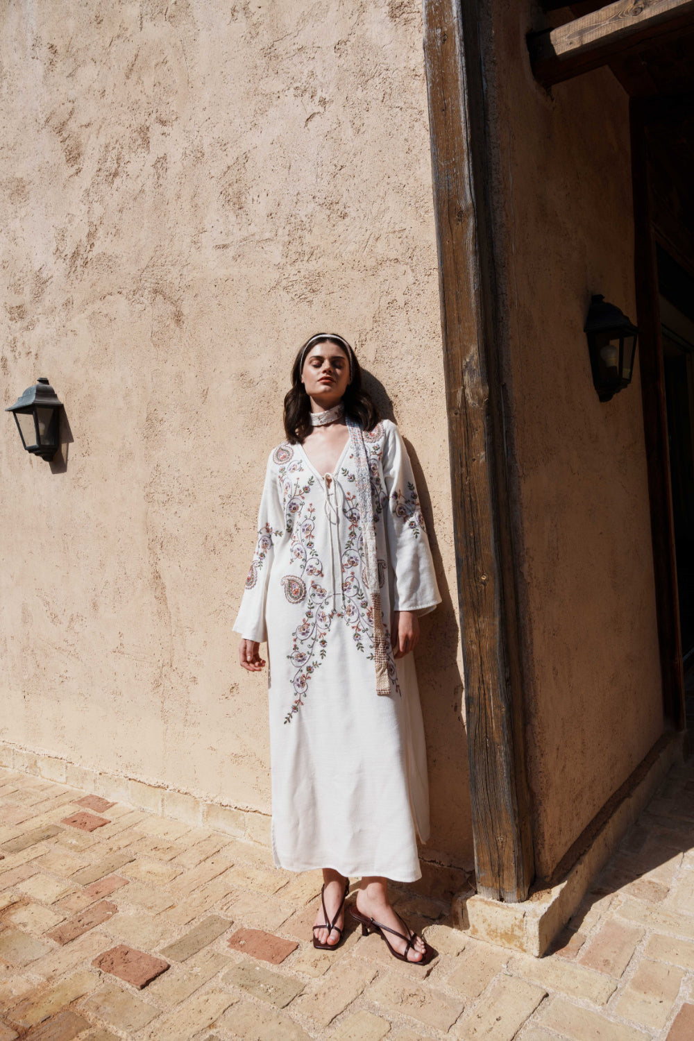 White textured paisley embroidered kaftan