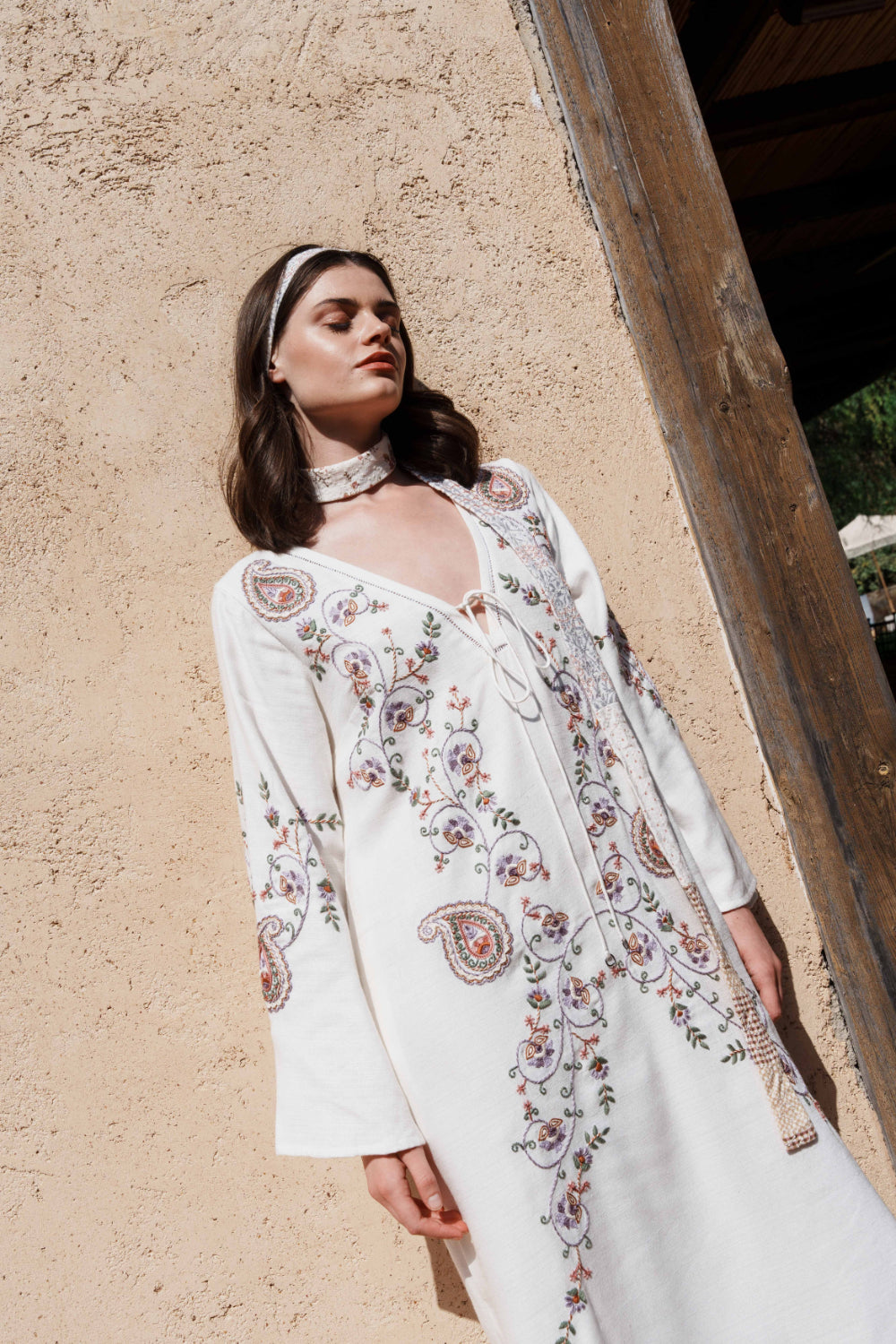 White textured paisley embroidered kaftan