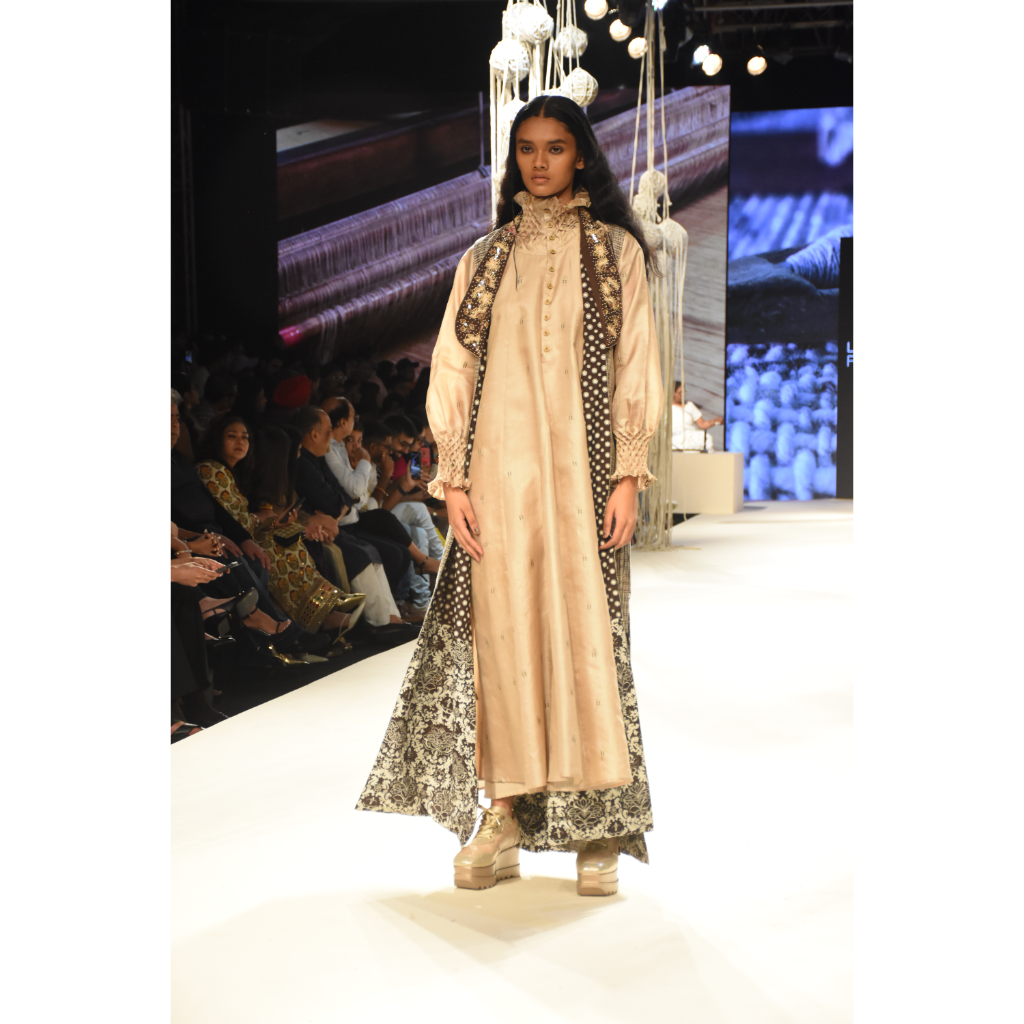 Beige kaftan maxi with smoking collar and cuffs with brown checks and embroidered side tie up throw