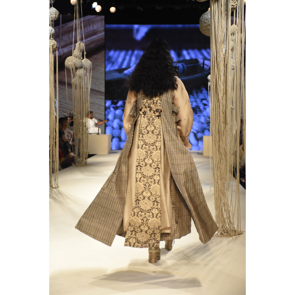 Beige kaftan maxi with smoking collar and cuffs with brown checks and embroidered side tie up throw