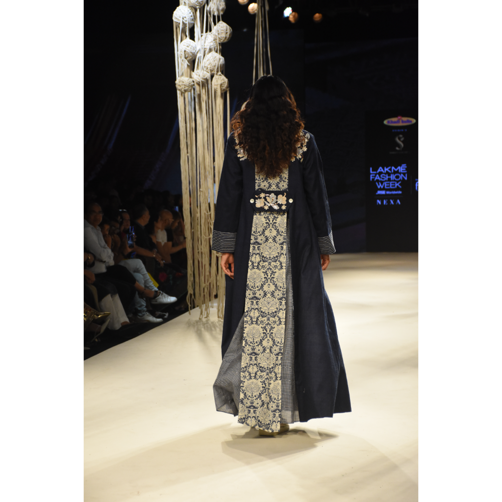 Blue long embroidered jacket with blue checks maxi with smoking collar