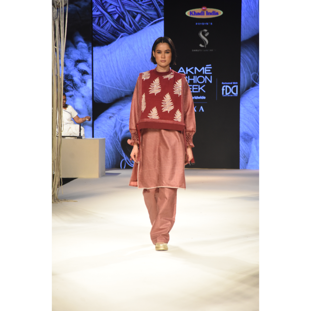 Red checks kurta with pants and red leaf printed and embroidered vest