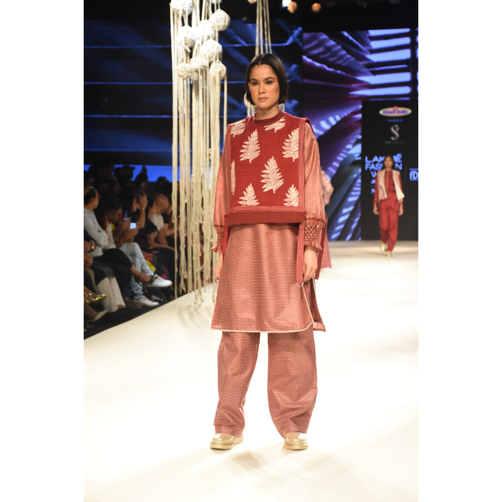 Red checks kurta with pants and red leaf printed and embroidered vest