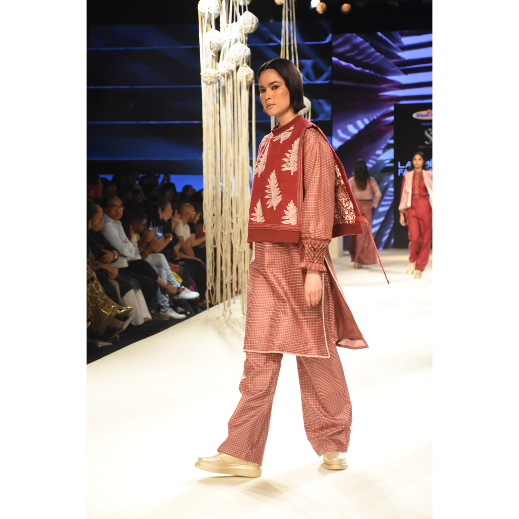 Red checks kurta with pants and red leaf printed and embroidered vest