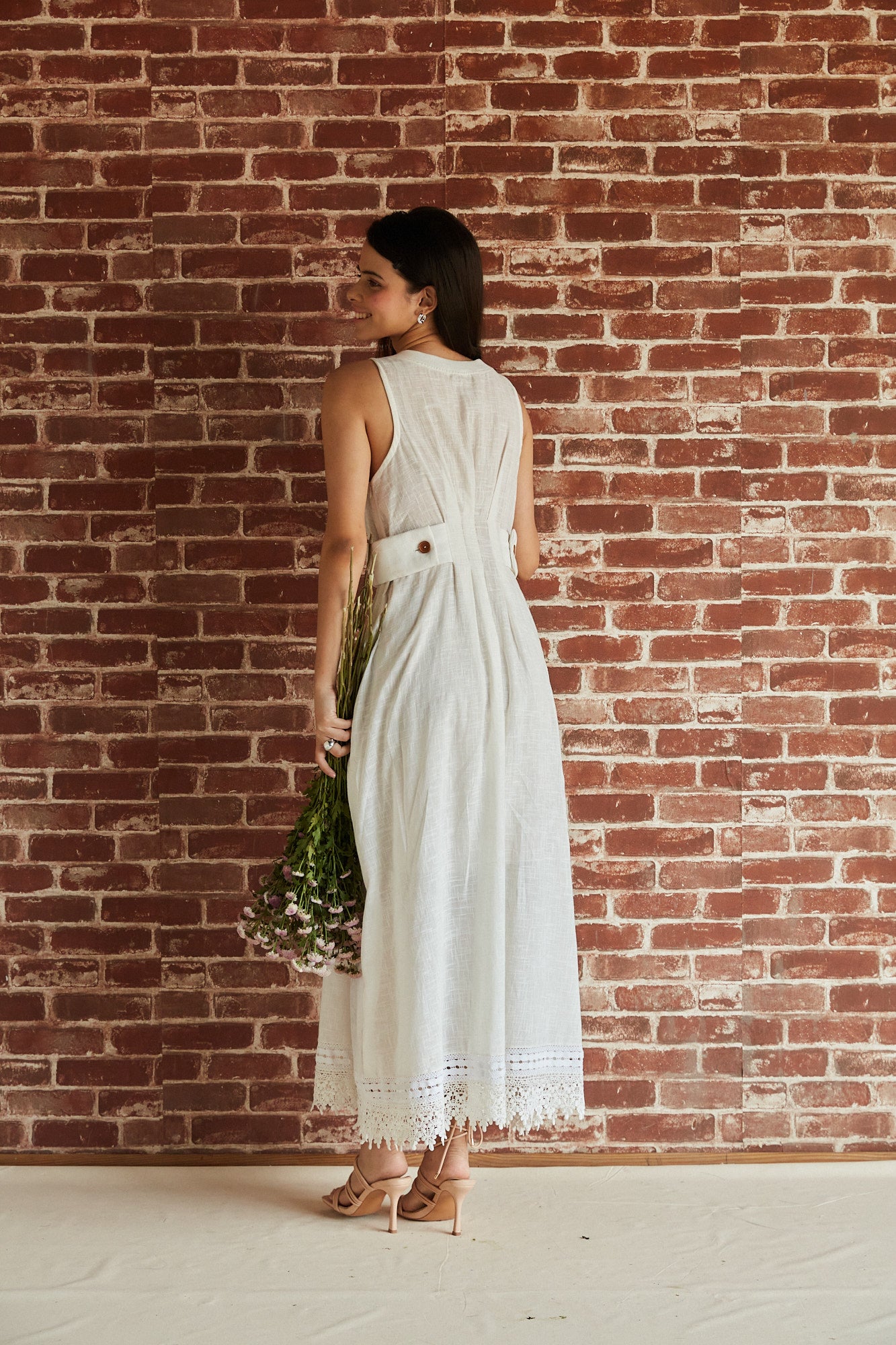 White sleeveless midi dress with rib and lace