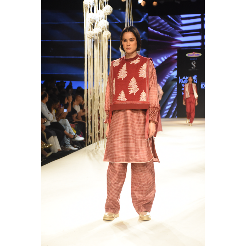 Red checks kurta with pants and red leaf printed and embroidered vest